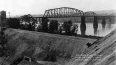 Beaver Bridge on the Ohio River, replaced about 1910